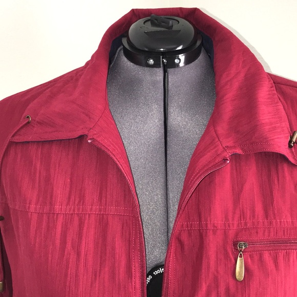 Red Jacket - Picture 2 of 6